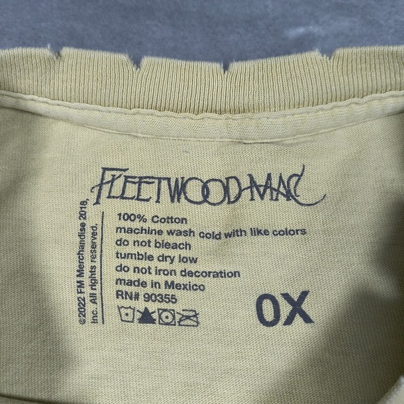 Fleetwood Mac Shirt Womens OX Distressed American Tour 77 Penguin Rock  Band - Picture 6 of 7